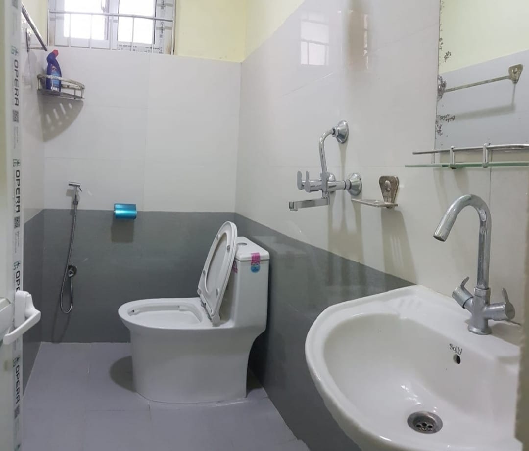 Apartment at Pokhara shower